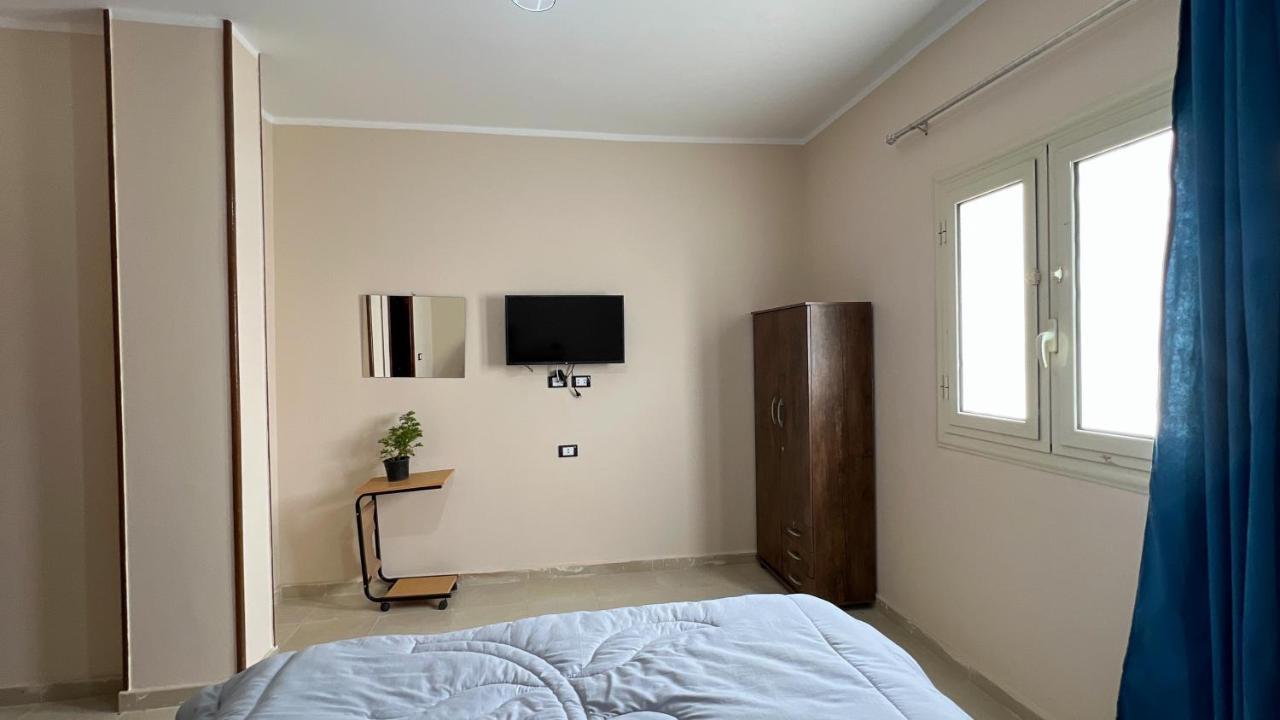 Pyramids Road Guest House Cozy Rooms And Rooftop Breakfast With The Pyramids View Nazlet el-Sîsi Exterior foto