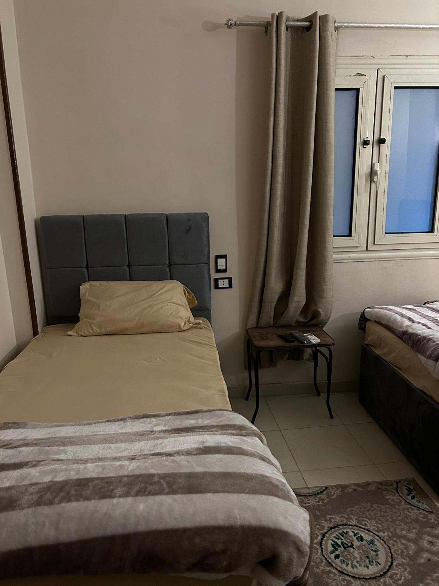 Pyramids Road Guest House Cozy Rooms And Rooftop Breakfast With The Pyramids View Nazlet el-Sîsi Exterior foto