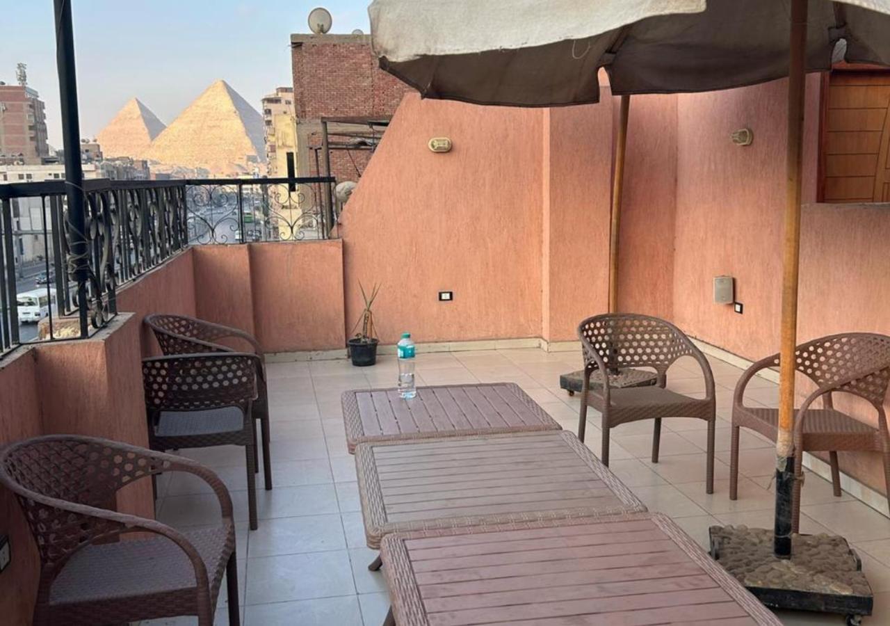 Pyramids Road Guest House Cozy Rooms And Rooftop Breakfast With The Pyramids View Nazlet el-Sîsi Exterior foto