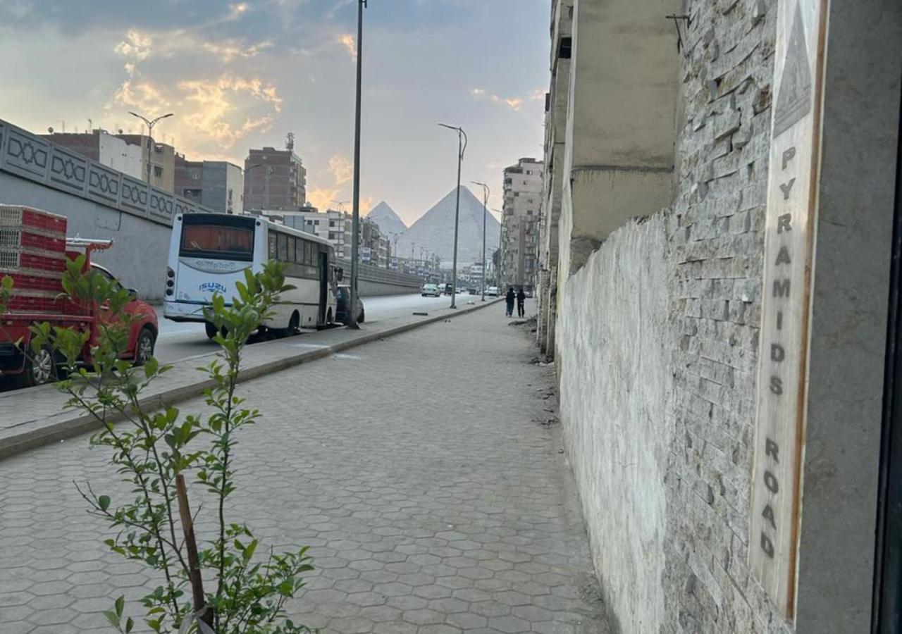 Pyramids Road Guest House Cozy Rooms And Rooftop Breakfast With The Pyramids View Nazlet el-Sîsi Exterior foto